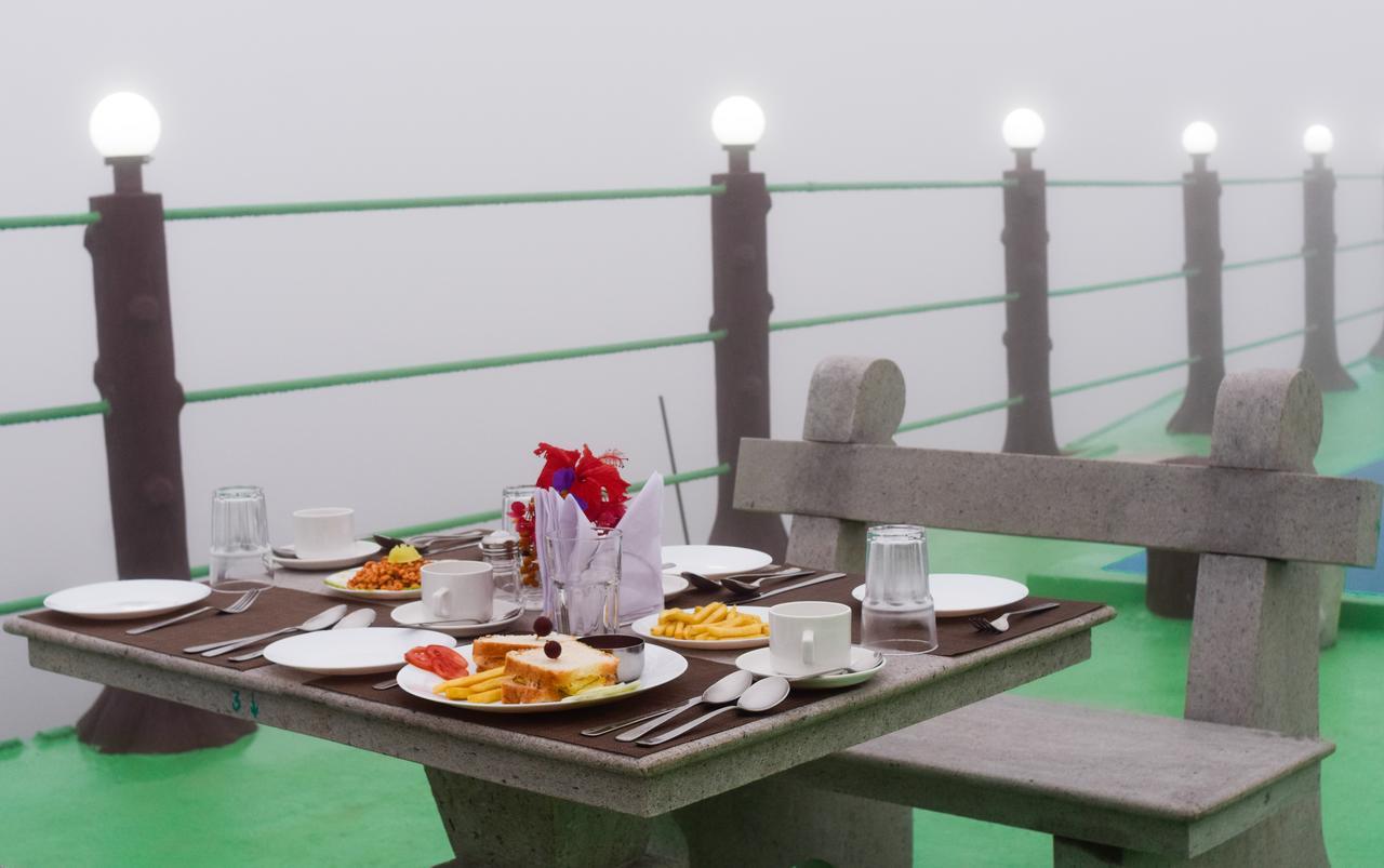 Misty Hill Hotell Pīrmed Exteriör bild